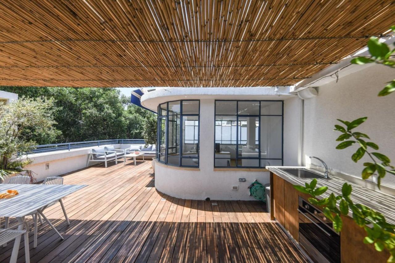 Căn hộ Spacious 3br Penthouse W Rooftop 7 Min From And Shelter By Sea N' Rent